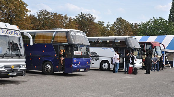 Паломники хасиды отправляются с аэропорта Одесса в Умань \ фото аэропорт Одесса